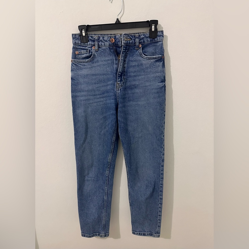 Zara Mom Fit High Waist Jeans size US 2/ Eur 34 In great conditions